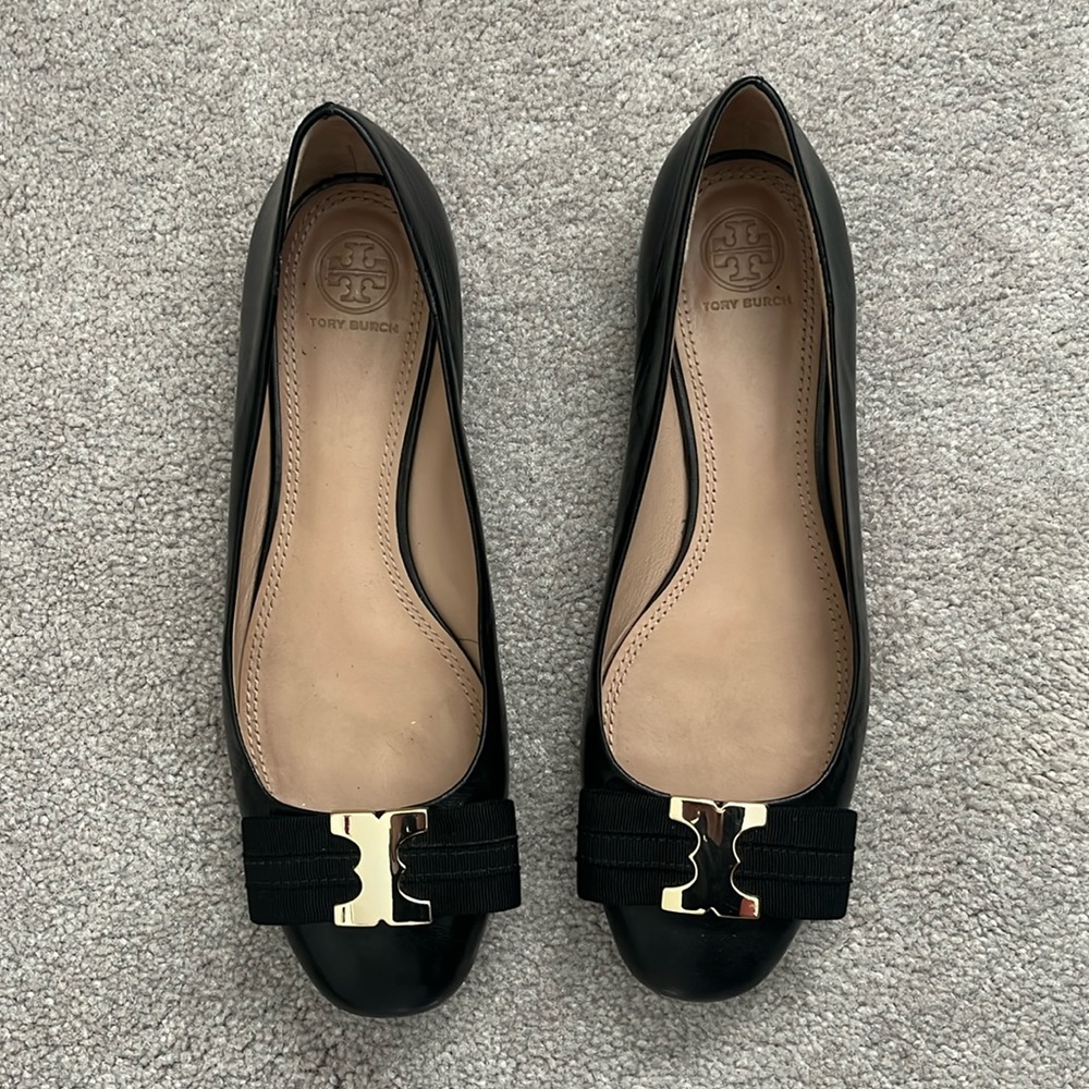 Gorgeous Tory Burch black flats